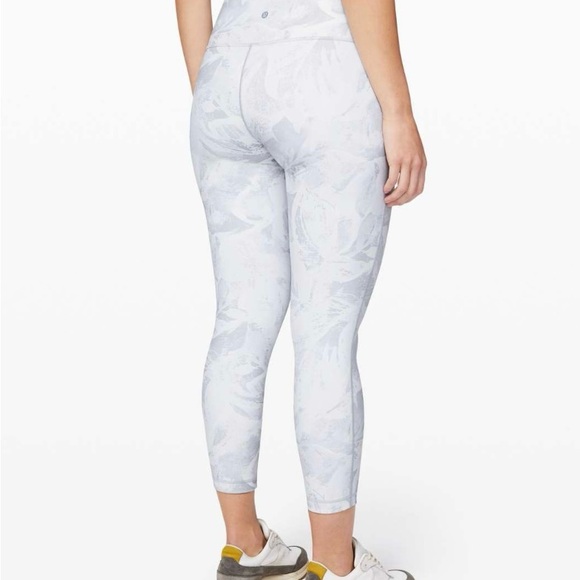 Lululemon Wunder Under High-Rise Tight, Tropical Shadow Starlight (white/gray) - Picture 2 of 8
